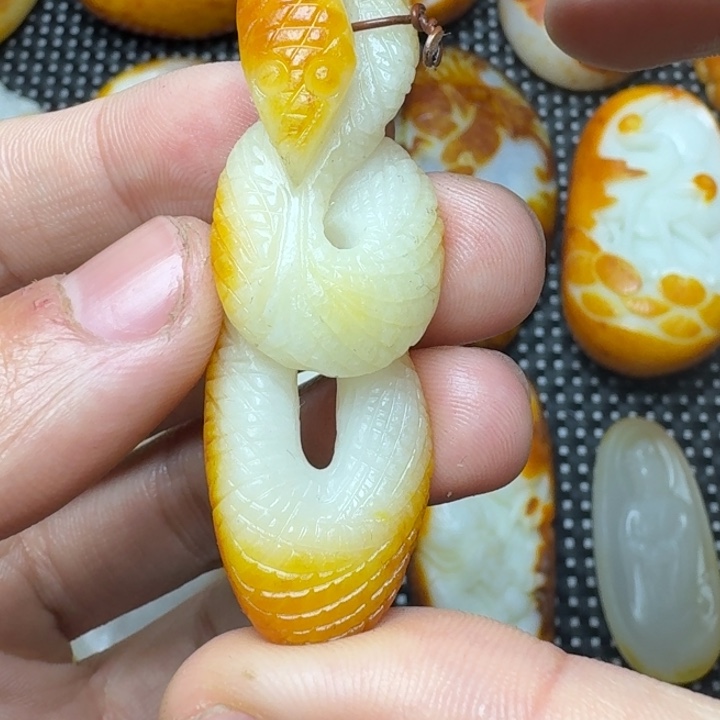 和田玉颈饰未镶嵌