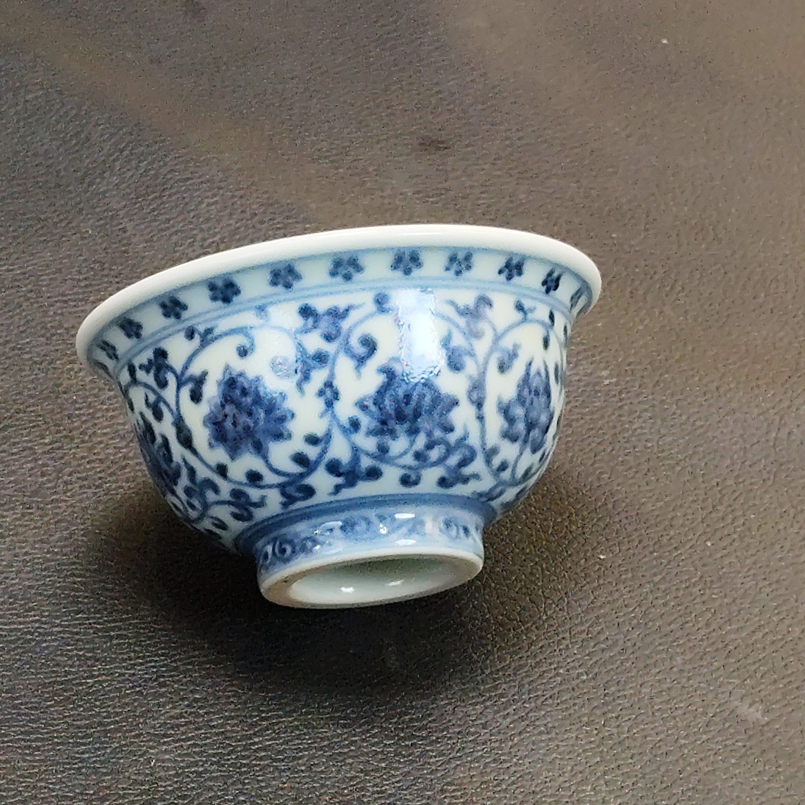 永乐青花缠枝莲纹压手杯