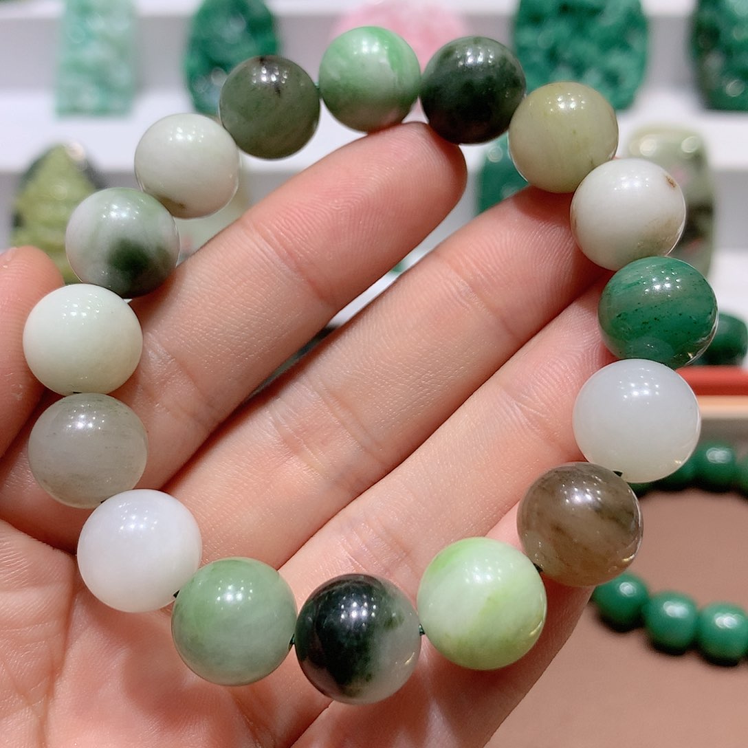 独山玉挂件未镶嵌大*?