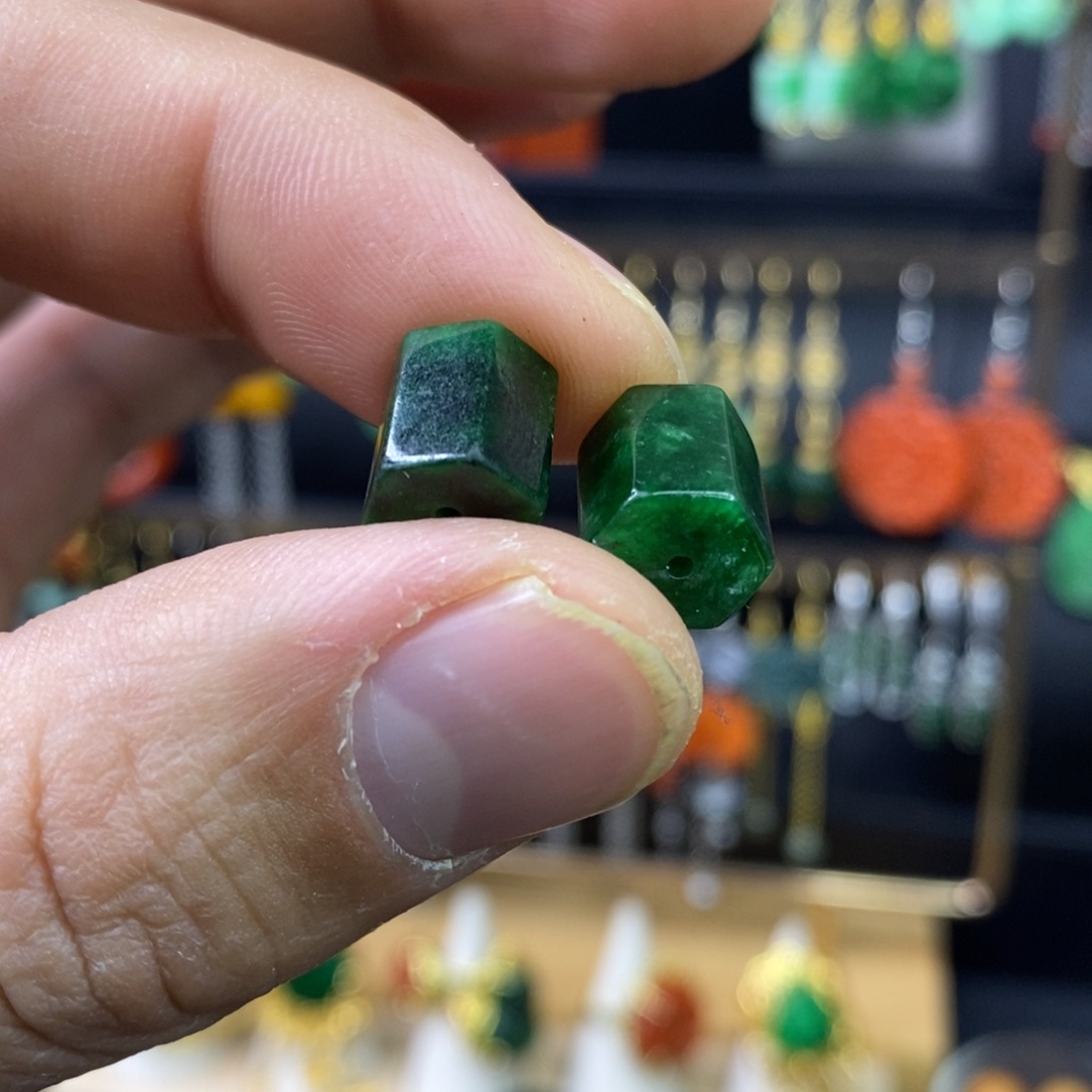 颈饰未镶嵌翡翠吊坠