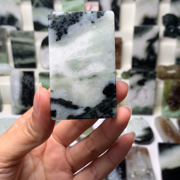 独山玉未镶嵌颈饰