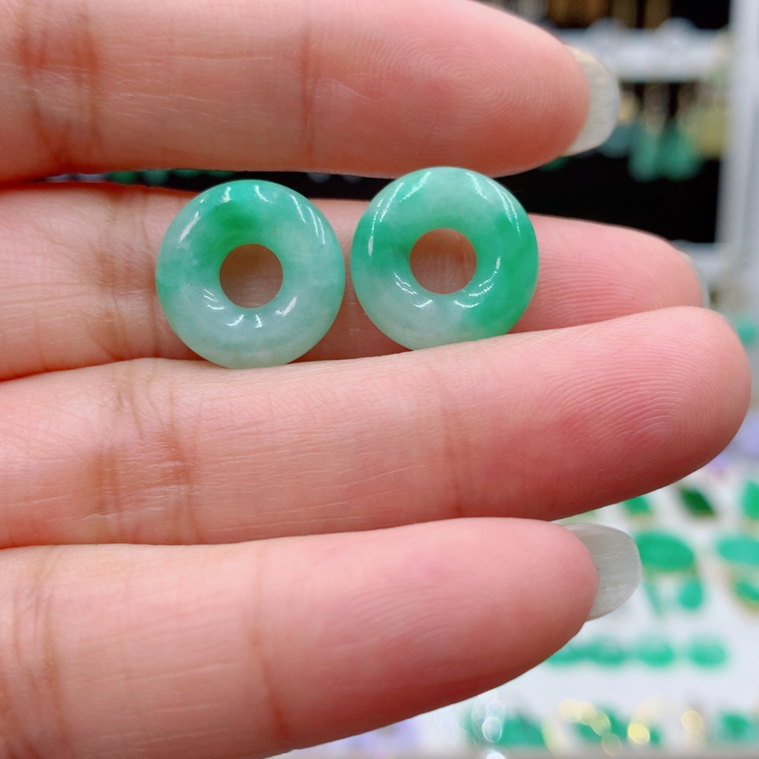 翡翠未镶嵌耳饰惜**