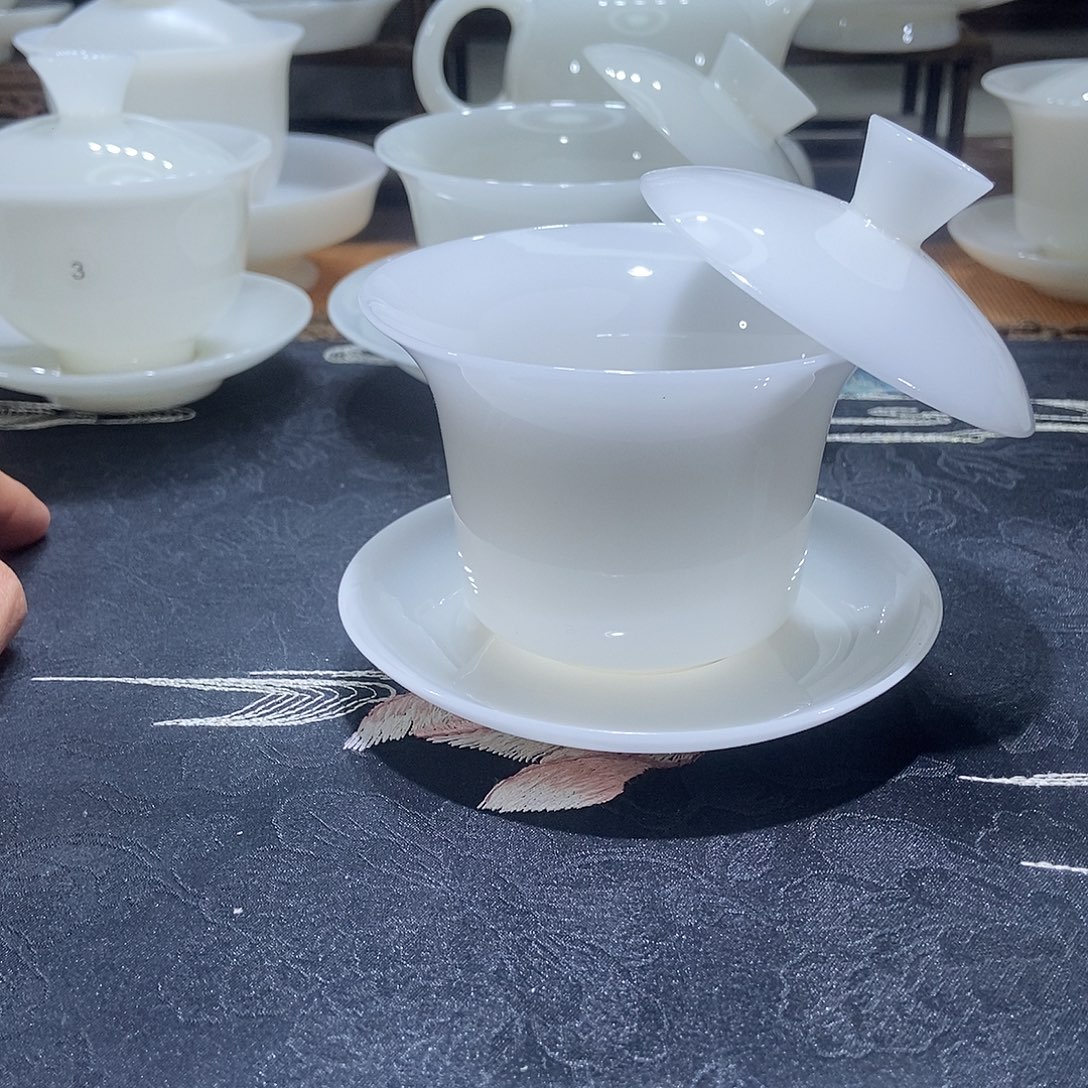 我想和她好好聊聊呢呵呵哒嘻嘻这