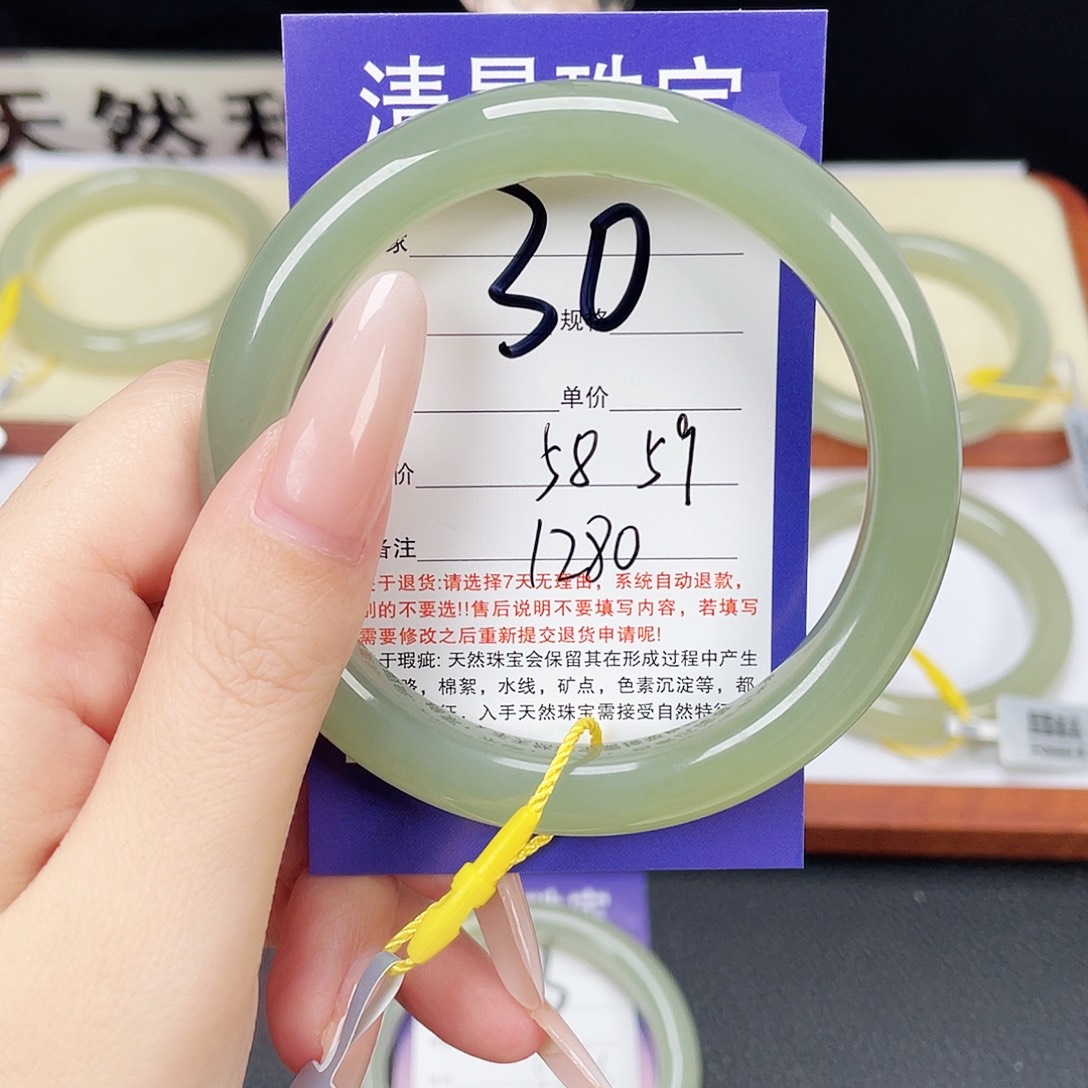 和田玉手镯未镶嵌