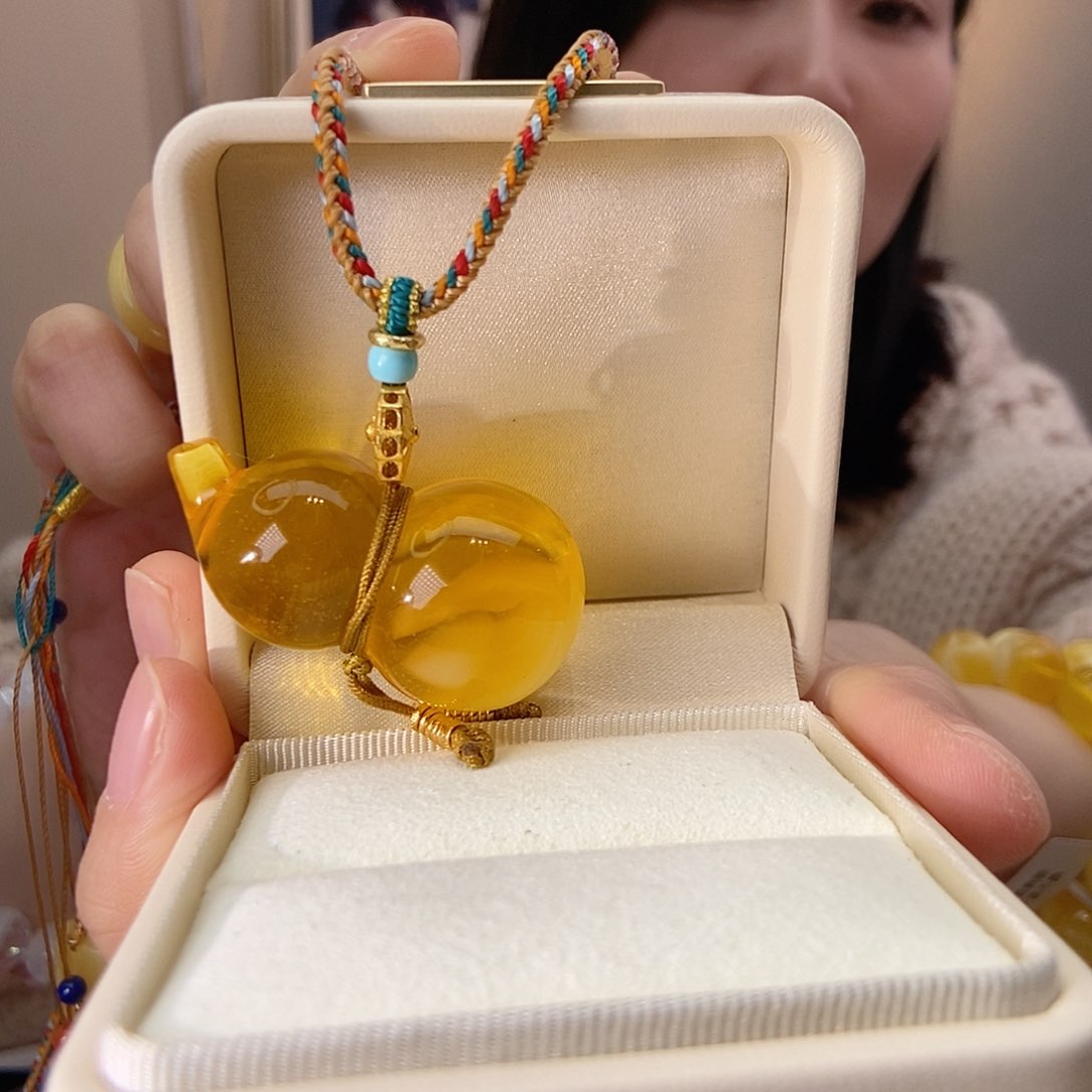 蜜蜡颈饰18K金镶嵌葫芦