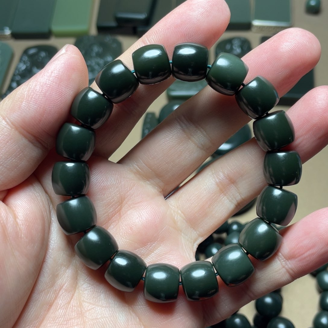 和田玉颈饰未镶嵌隐***昏