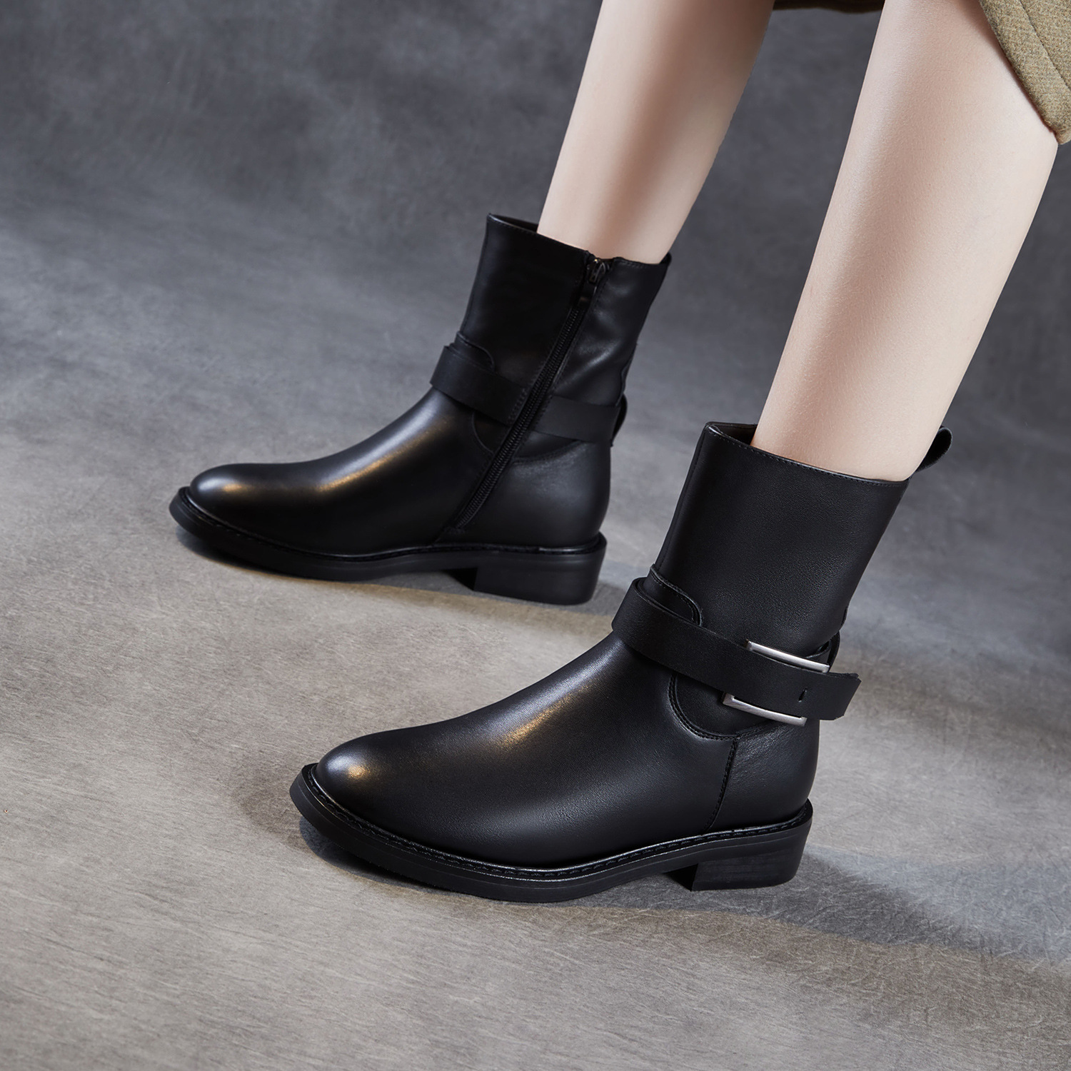 西部靴子女2025冬新款胎圆头平底短靴时欧洲马丁靴韩系时装靴