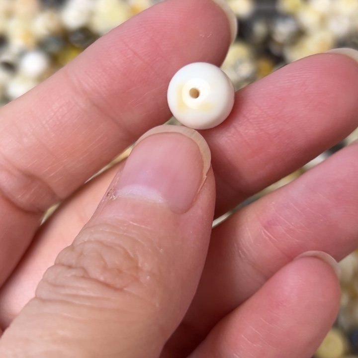 蜜蜡未镶嵌裸石9.6mm一个