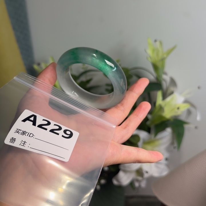 玉s**f时尚冰飘花手镯A229