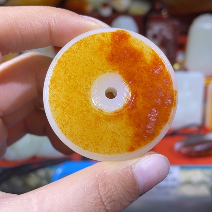 和田玉挂件未镶嵌過*。