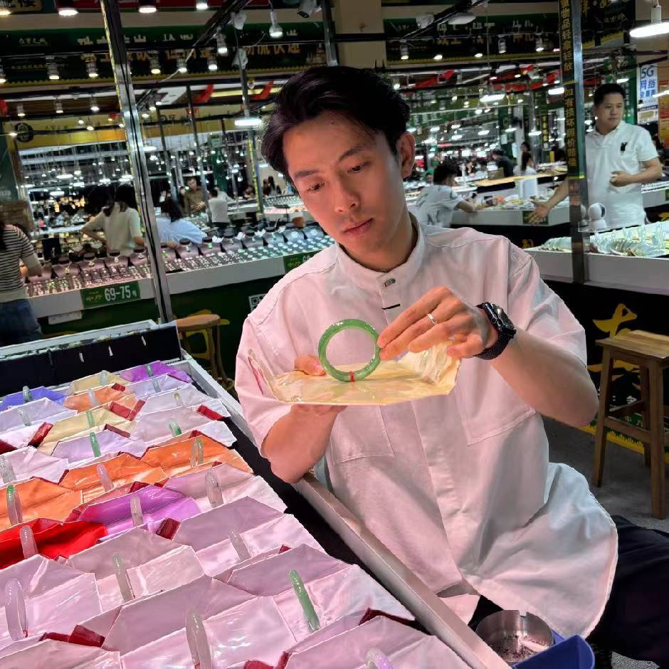 女士翡翠手镯天然缅甸A货丨大雷边境寻翠丨源头市场找货意向金