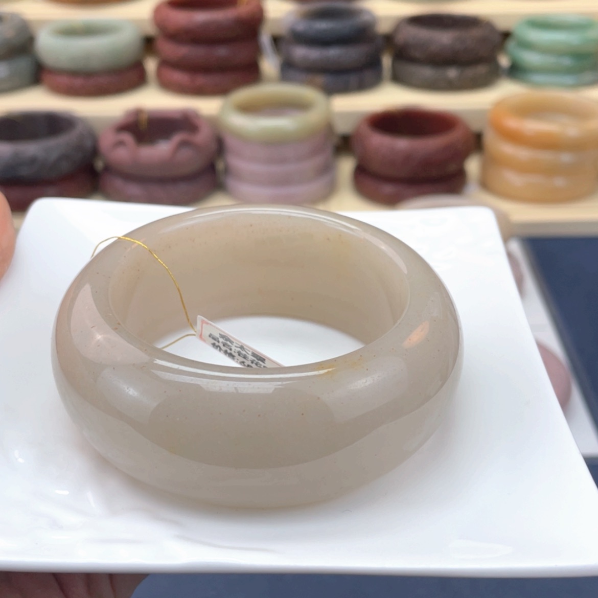 【闪购商品】石英质玉手镯未镶嵌悠**心