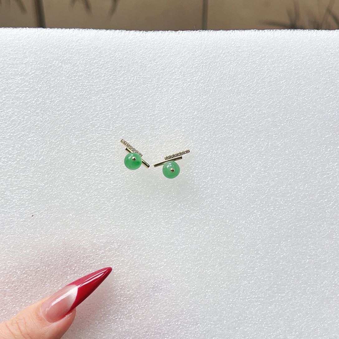 石英质玉耳钉未镶嵌