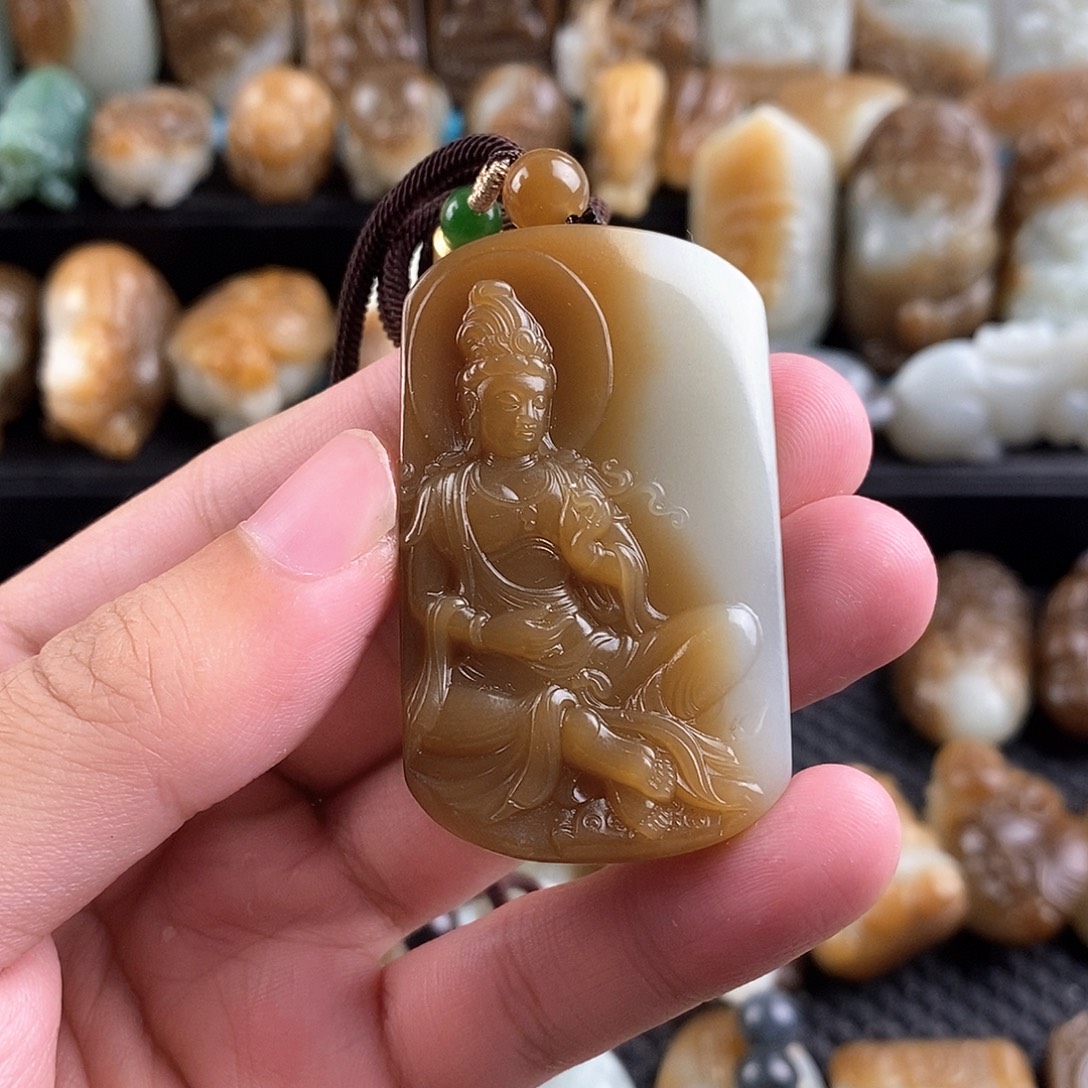周***绕未镶嵌和田玉挂件