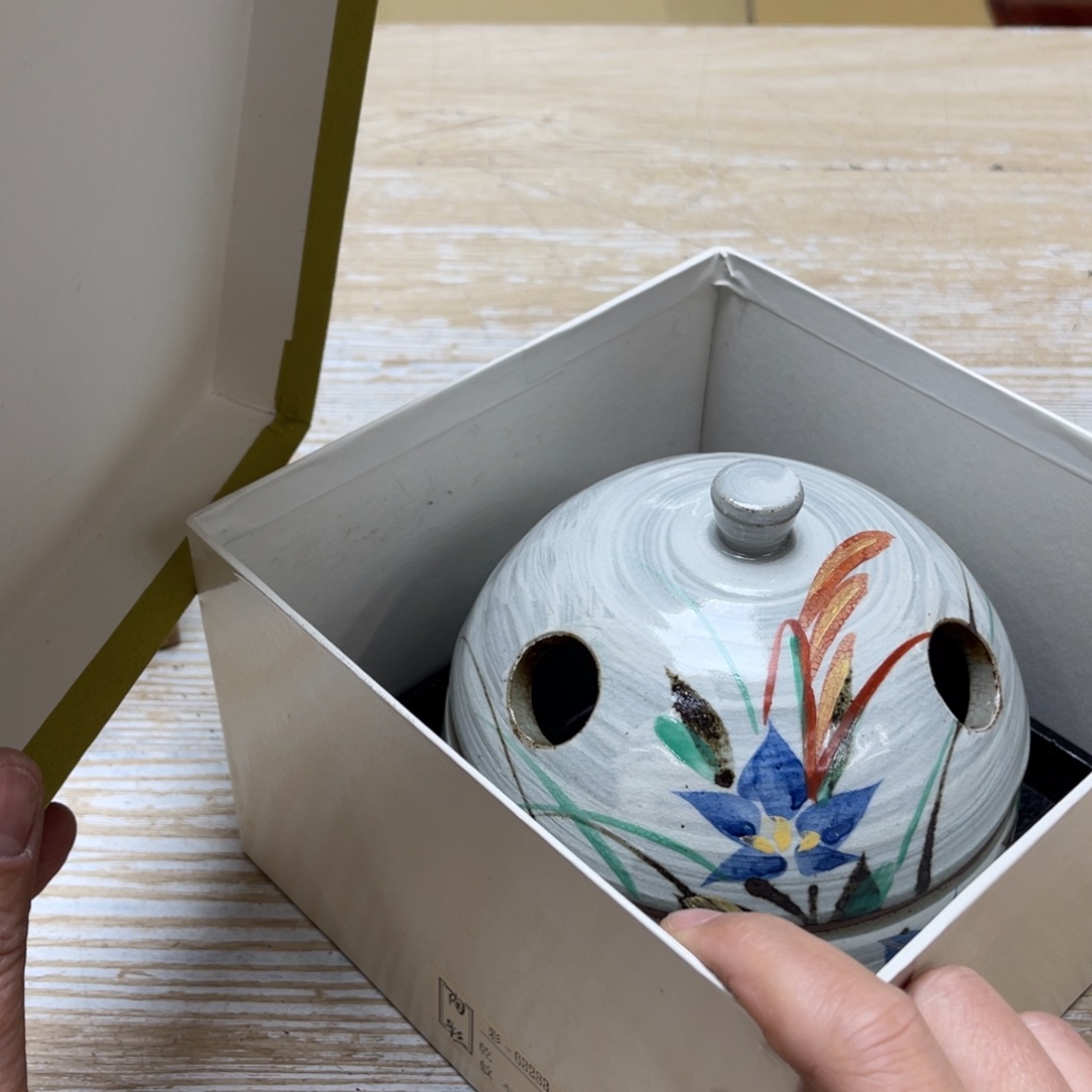 瓷片猎***细密密麻麻地排列着一个