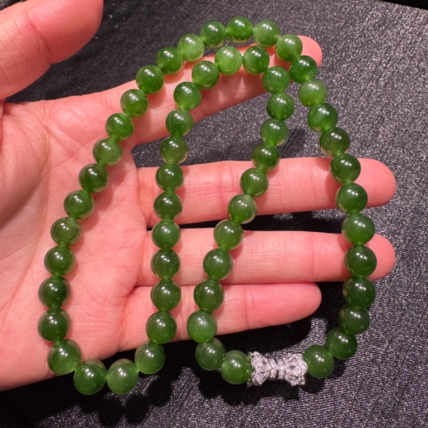 和田玉碧玉冰菠菜8毫米项链