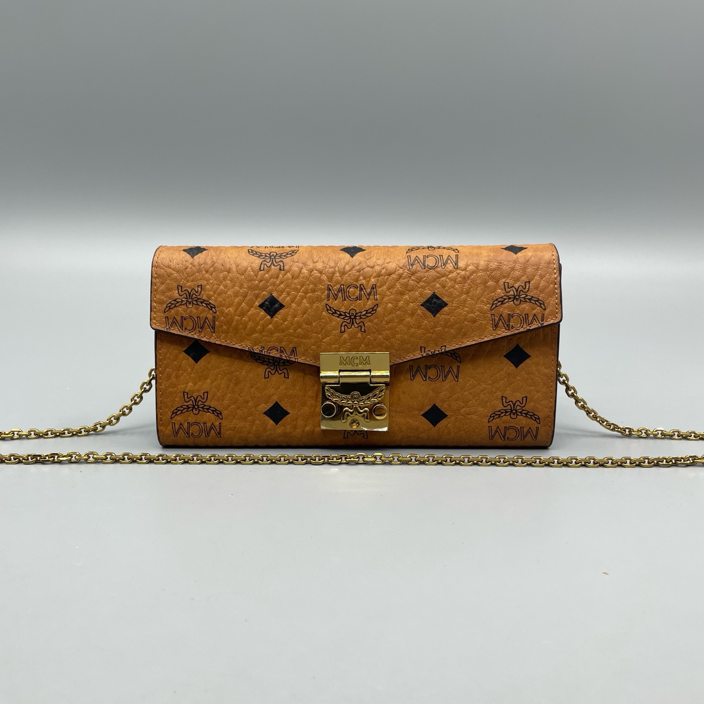 95新 MCM MCM 经典干邑色印花信封链条斜挎包 尺寸19*10 A2989