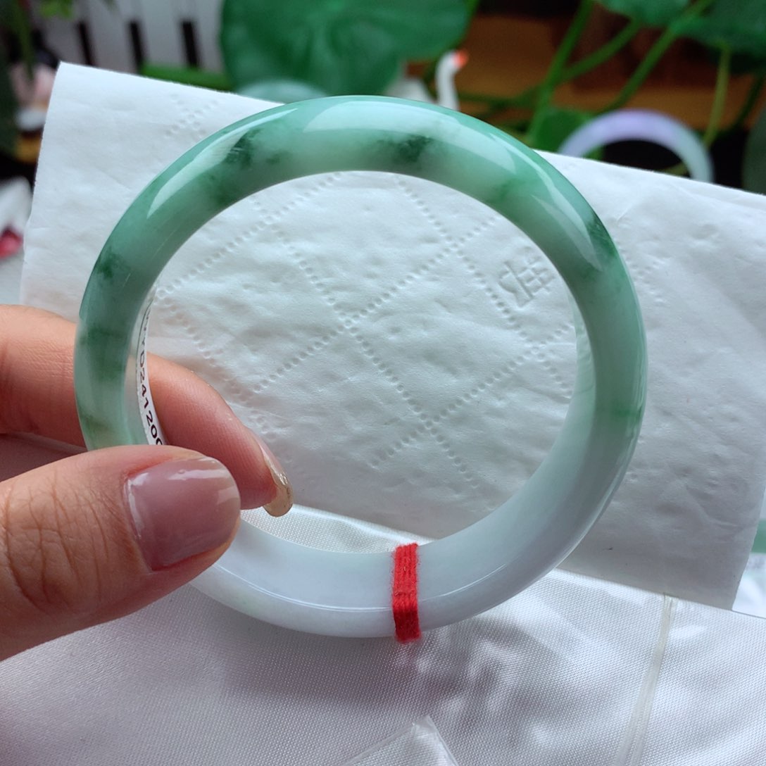 翡翠手镯未镶嵌纯天然