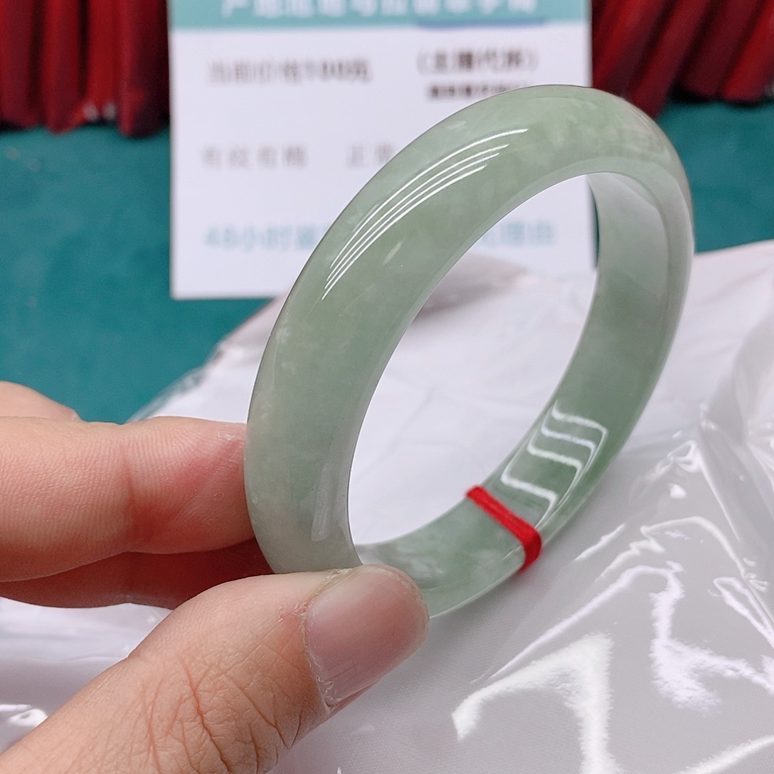 翡翠手镯未镶嵌跟***兽A55555555
