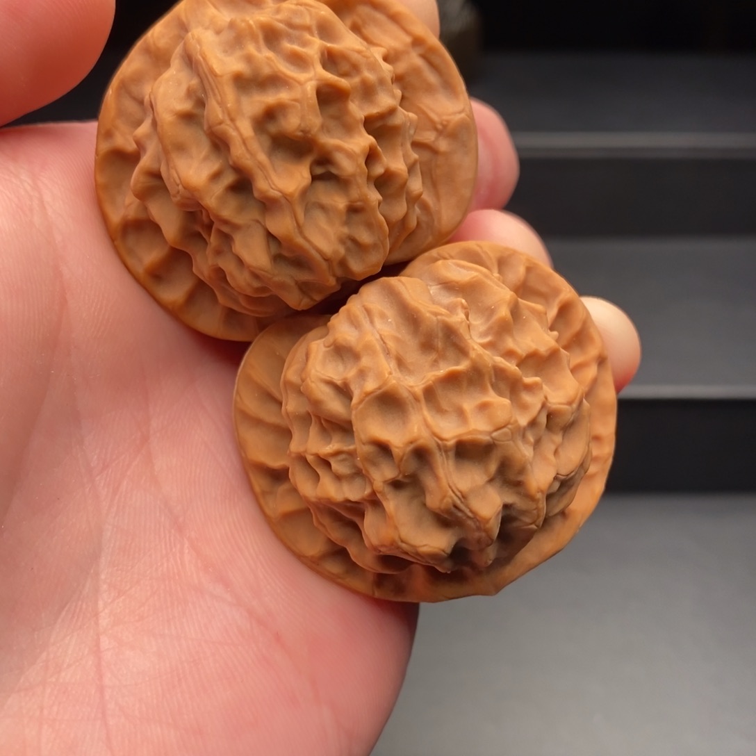 文玩核桃把件42龙鳞