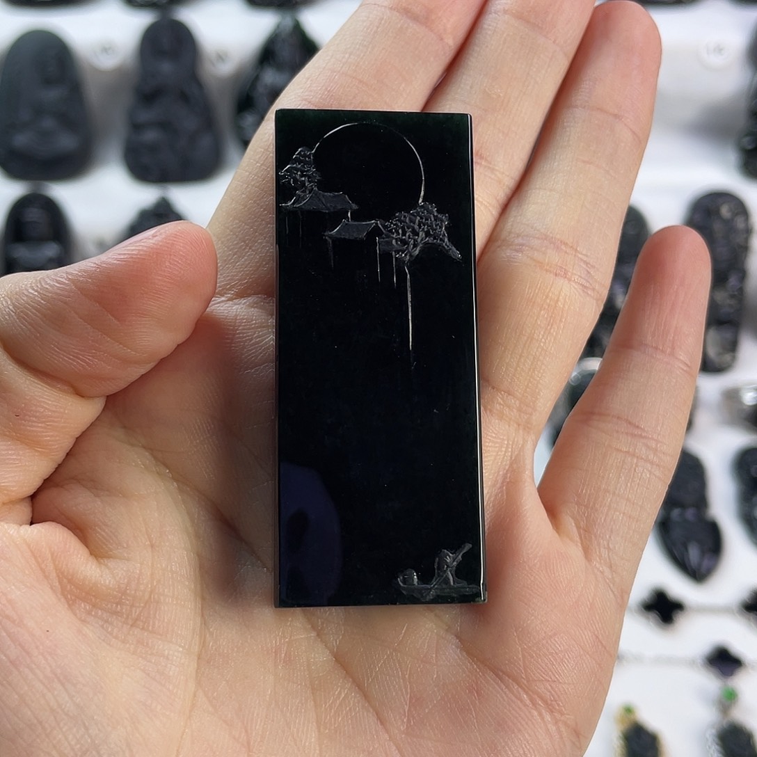 ****️翡翠未镶嵌颈饰山水