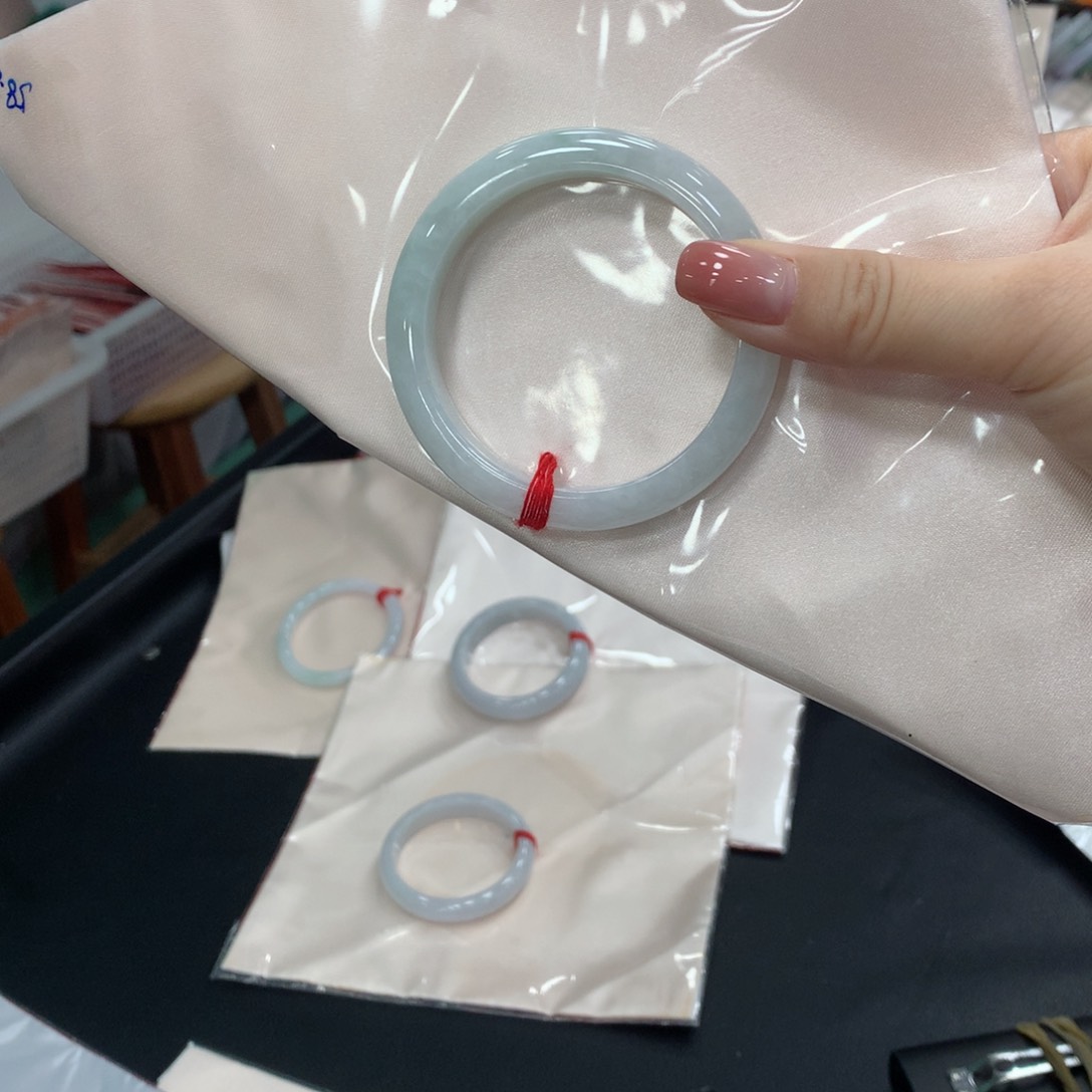 翡翠手镯未镶嵌买断