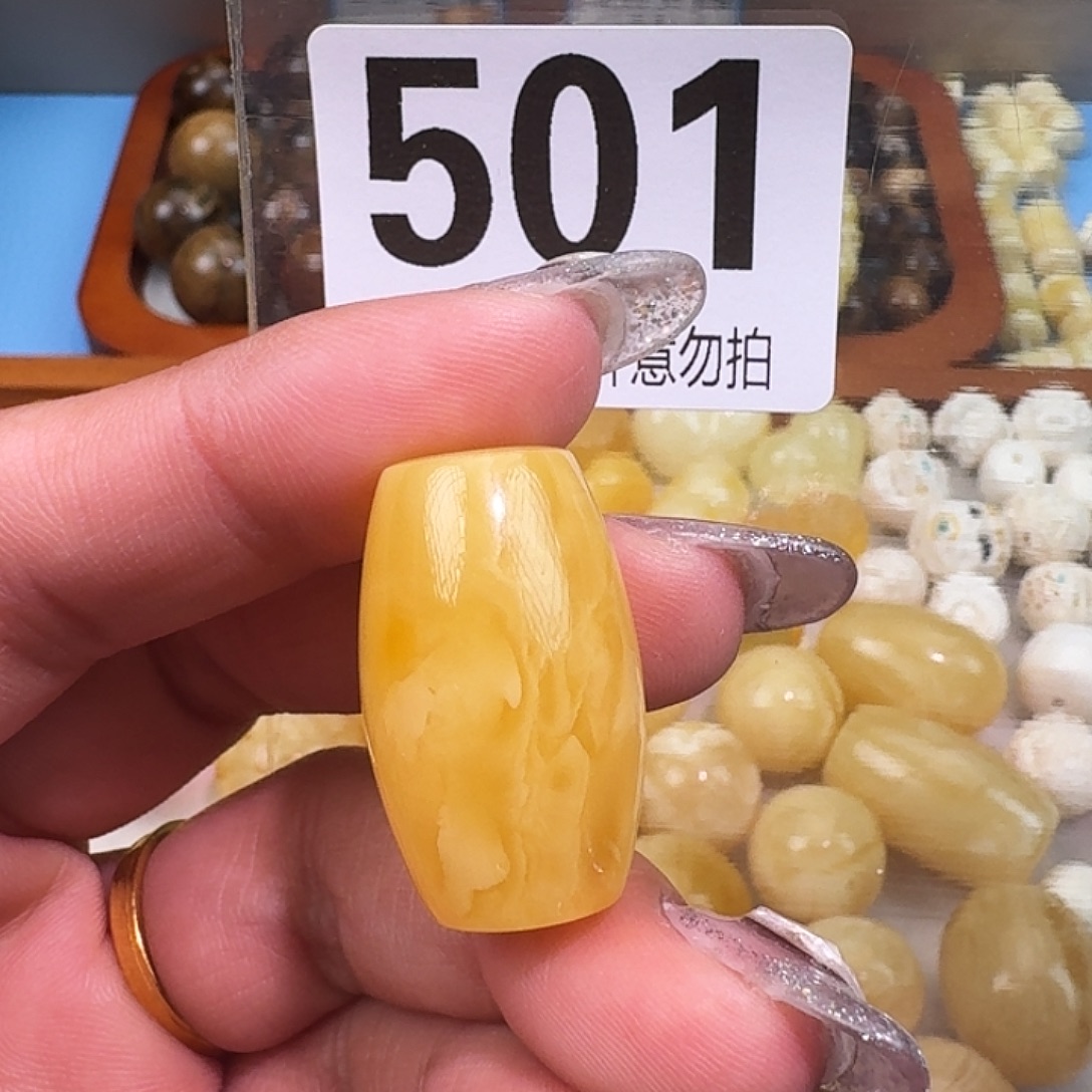 琥珀未镶嵌裸石27×16.5微微瑕