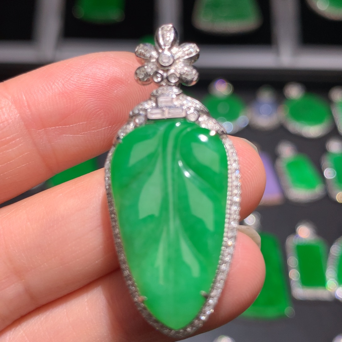 翡翠颈饰18K金镶嵌翡翠