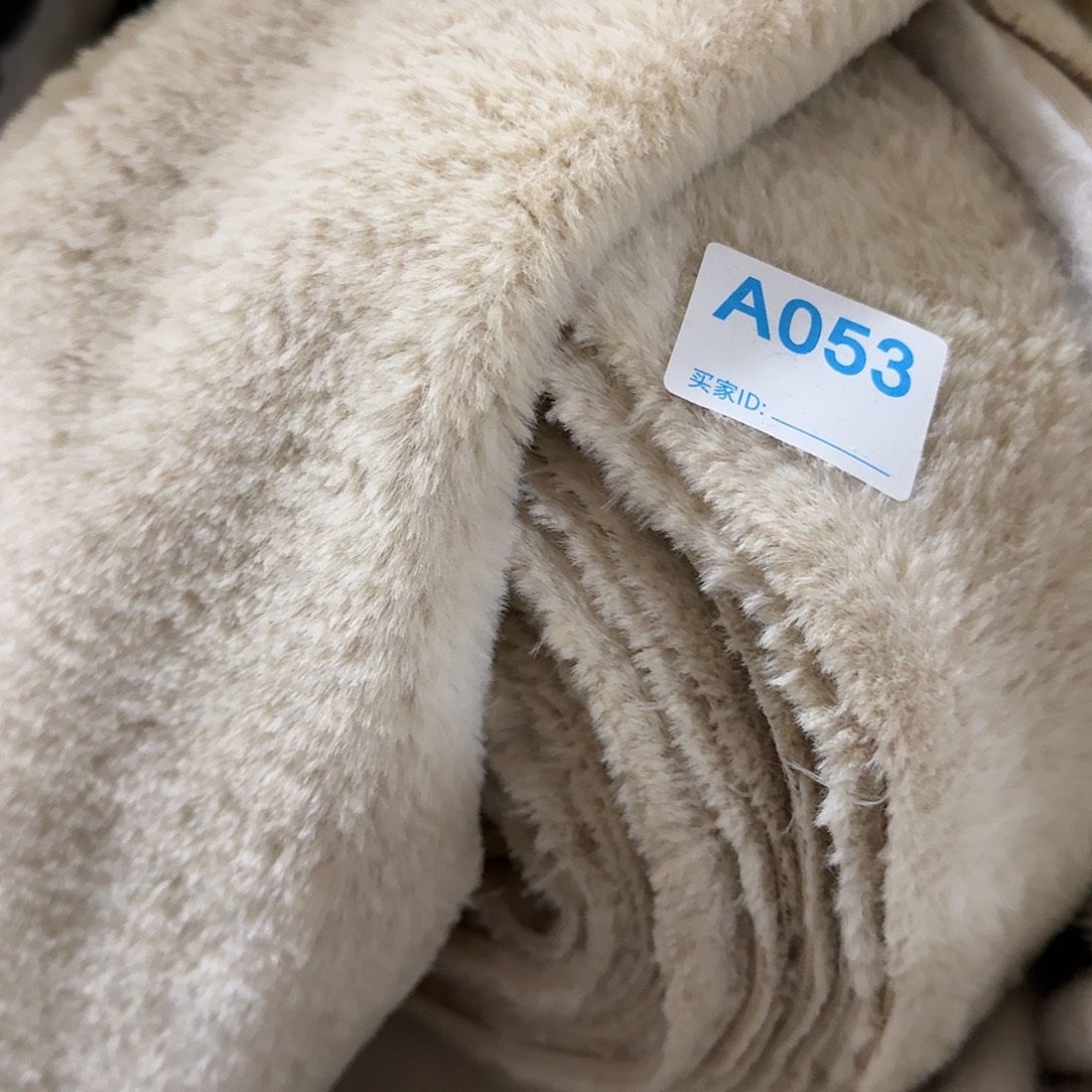 杏色兔毛加棉20元3米053