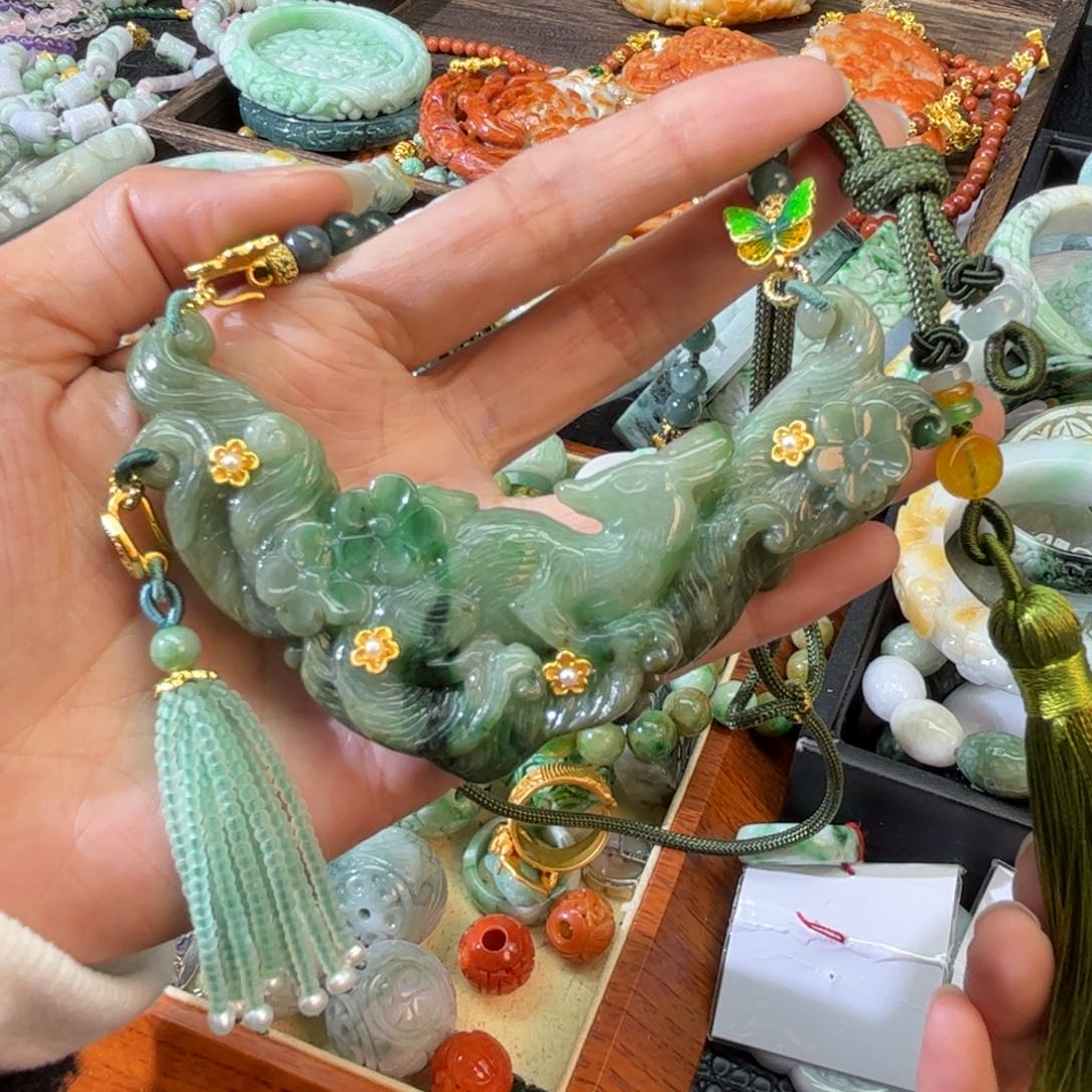 翡翠颈饰未镶嵌待编款