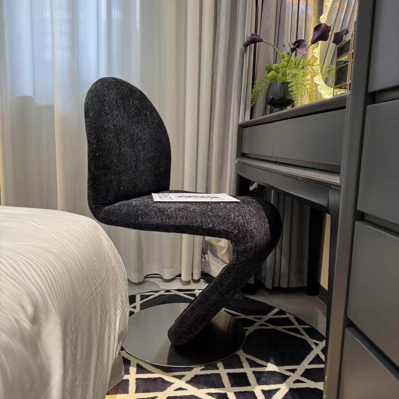 【设计师款】异形化妆椅轻奢风网红S椅单人沙发椅休闲椅家用北欧