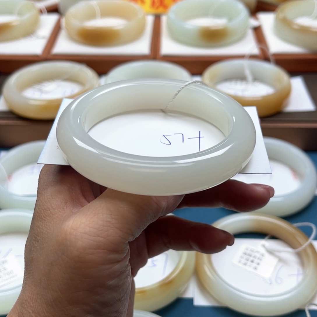 未镶嵌手镯和田玉苏****教