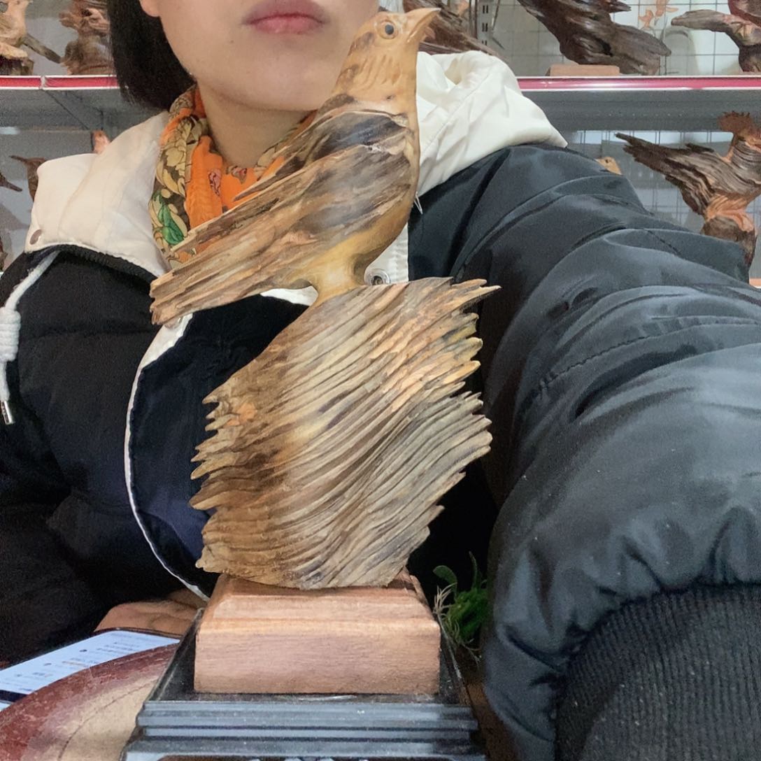 松木西**往琥珀木自然精美摆件