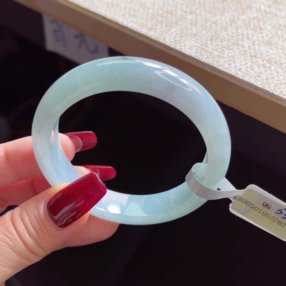 翡翠手镯未镶嵌手镯