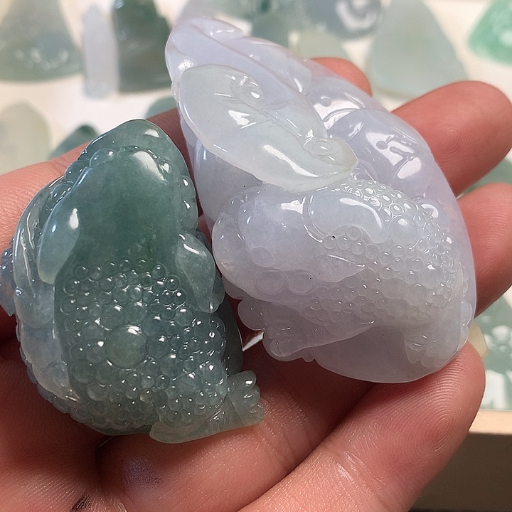 鲲***.翡翠未镶嵌颈饰翡翠