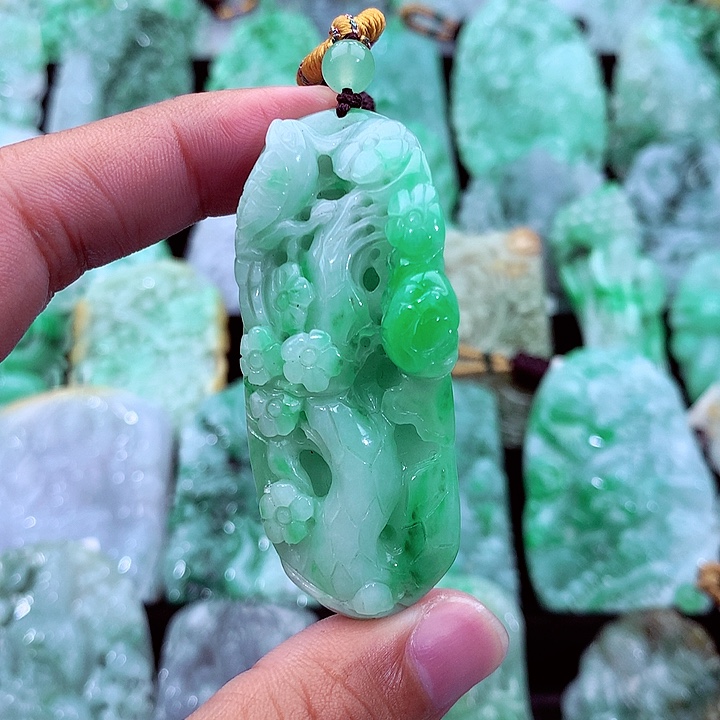 吊坠(不含链)未镶嵌翡翠