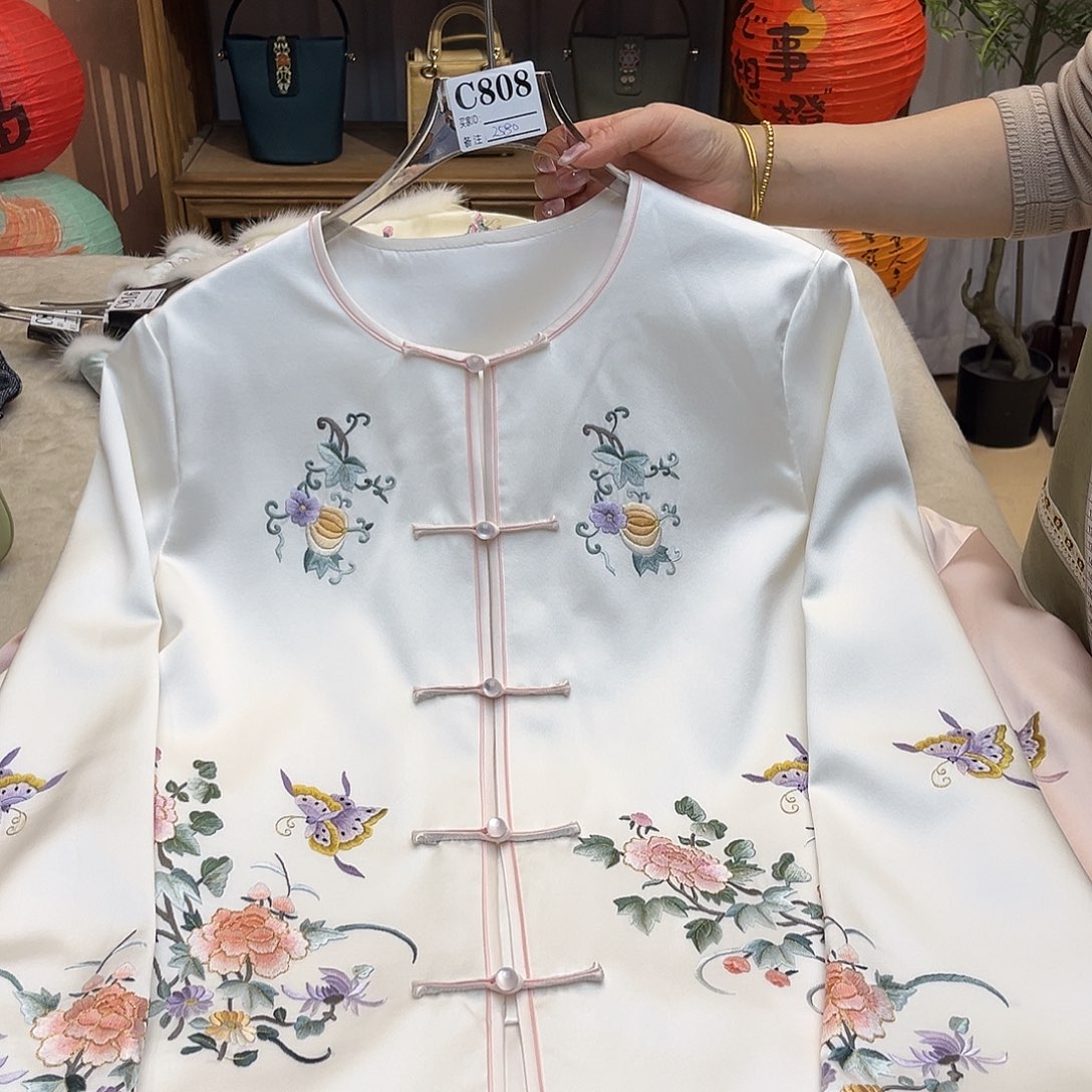 刺绣现秀上衣成衣胸围106