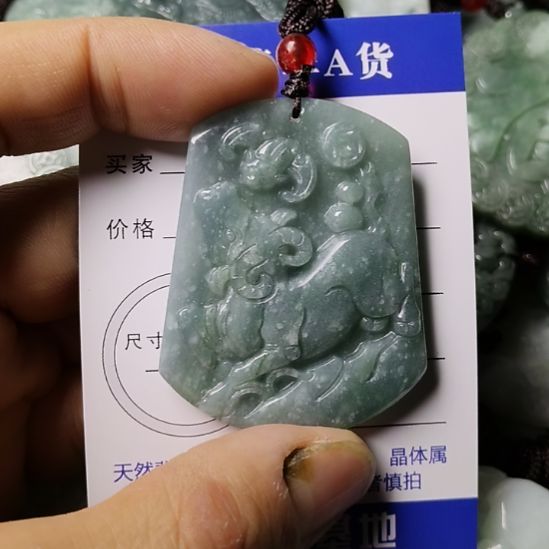 翡翠未镶嵌颈饰挂件