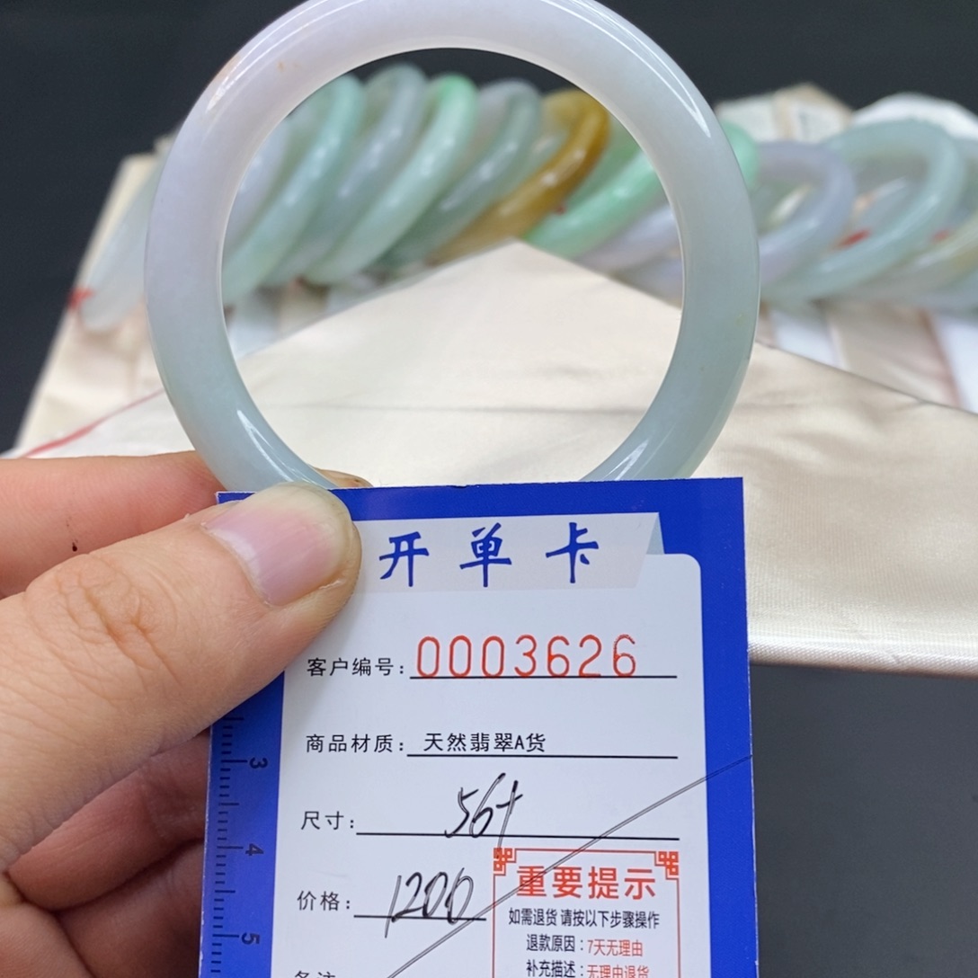 翡翠手镯未镶嵌?****包翡翠