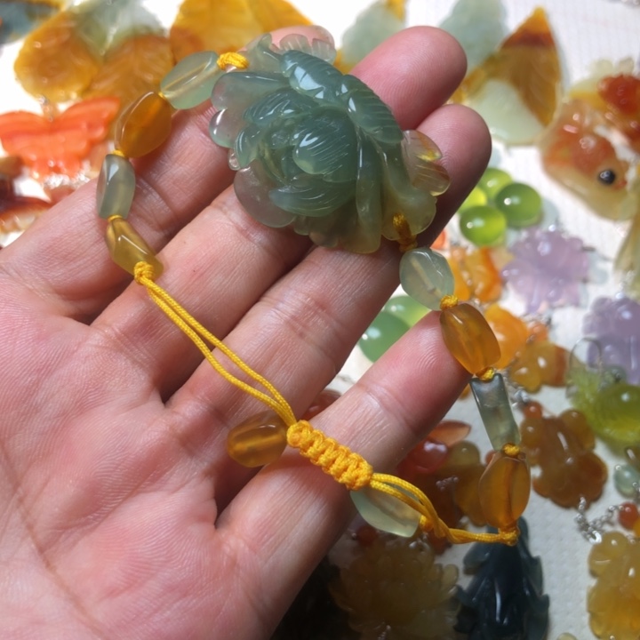 未镶嵌蛇纹石玉耳坠手牌