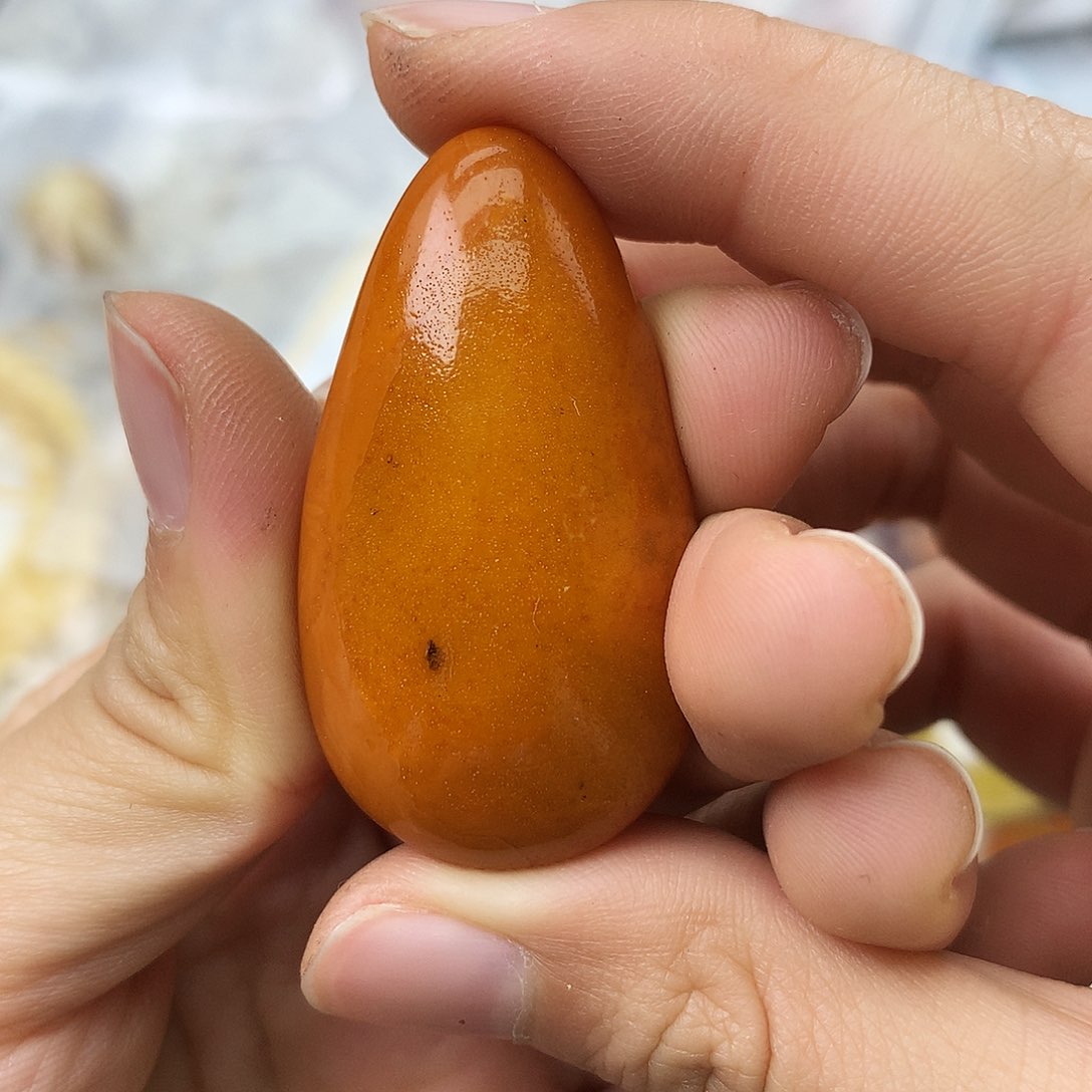未镶嵌琥珀珠宝奇石
