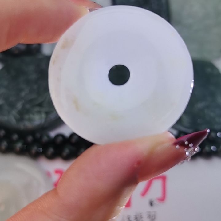 翡翠颈饰未镶嵌天然的A货翡翠