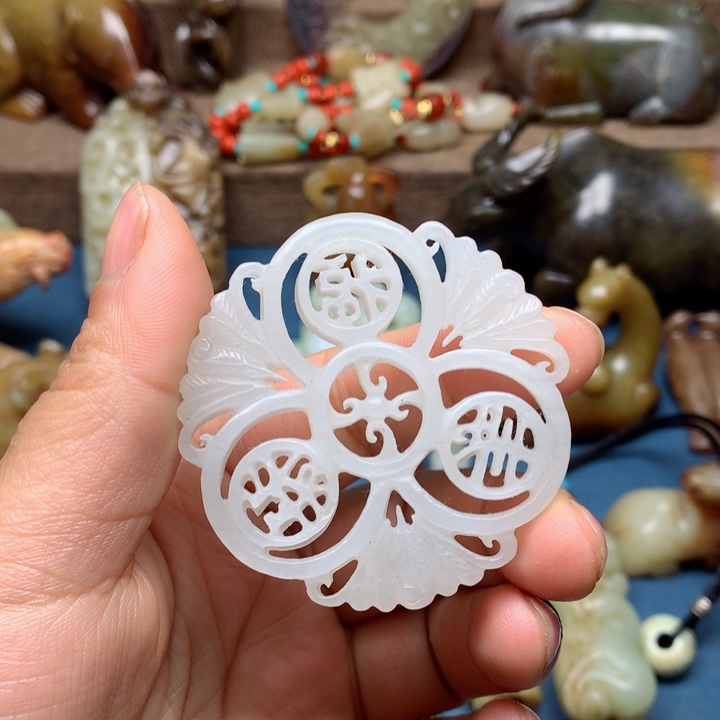 和田玉颈饰未镶嵌