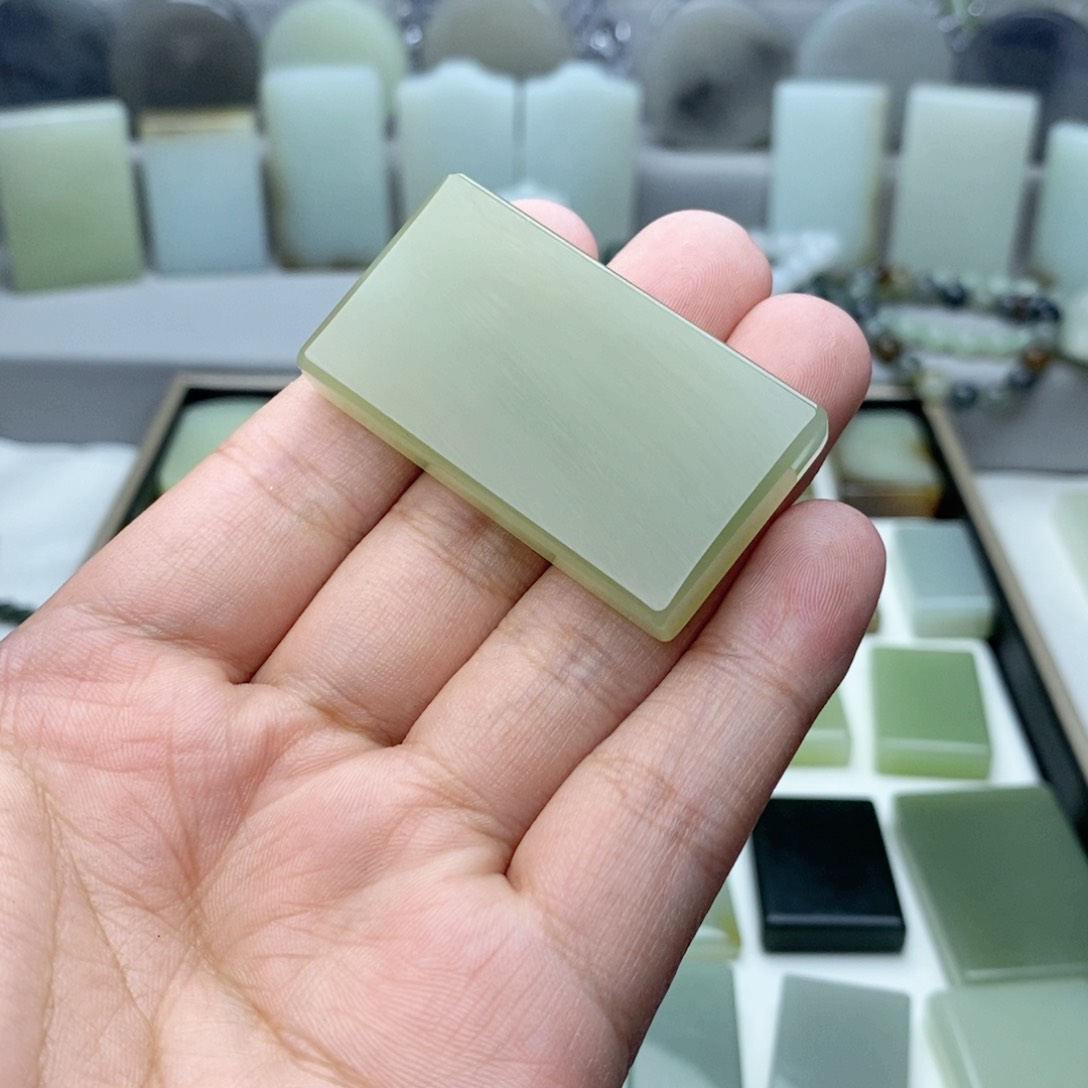 和田玉未镶嵌颈饰保**络