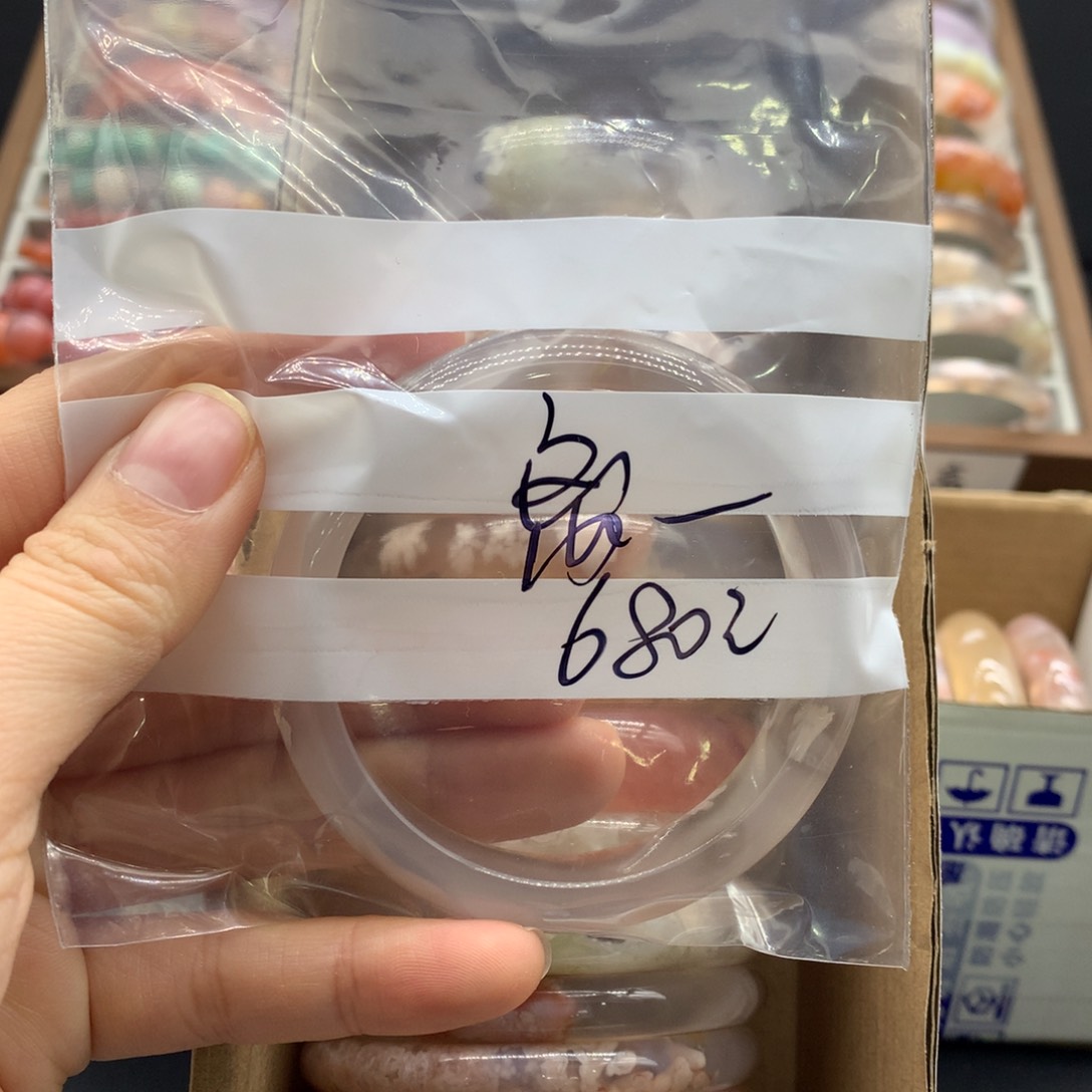 【闪购商品】玛瑙/玉髓耳钉未镶嵌离**嫣