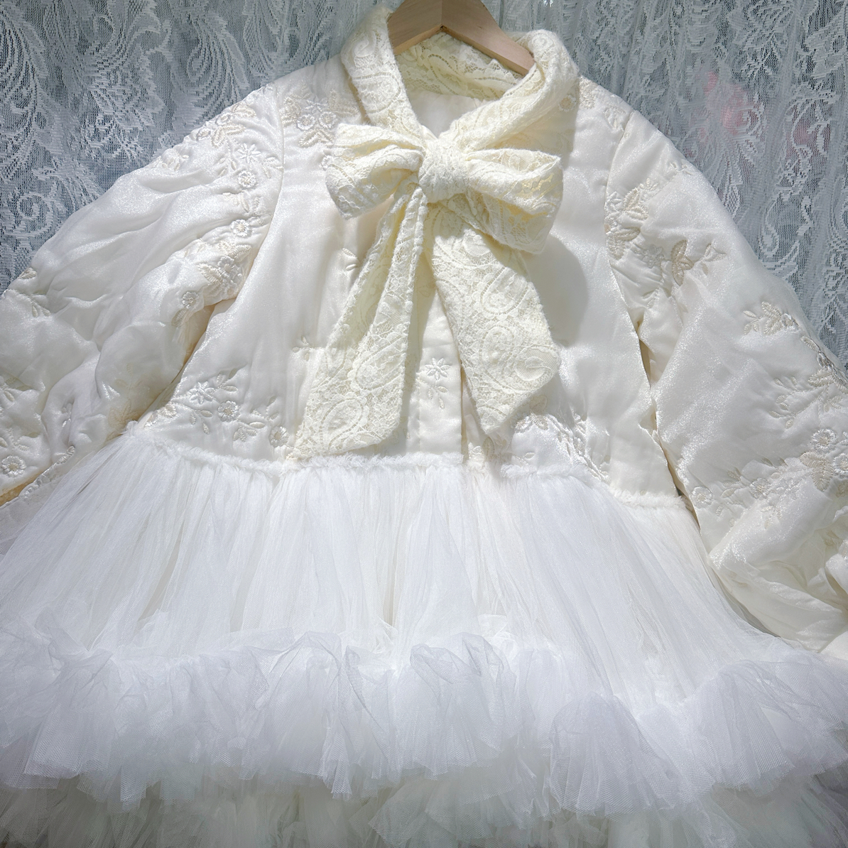 1120端私人定制保暖奶白色厚外套冬装蝴蝶结拼接网纱蓬蓬裙炸街款