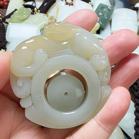 和田玉颈饰未镶嵌