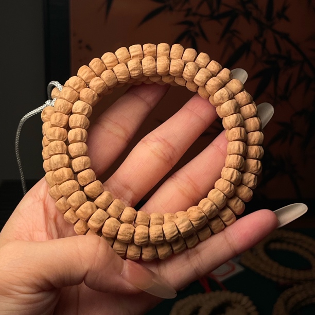 热振柏香粉皮方块顺纹