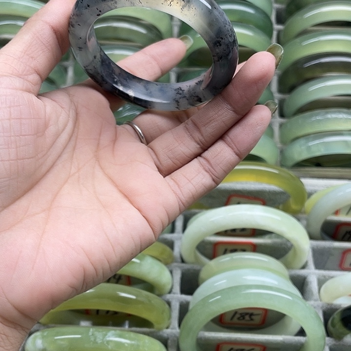 蛇纹石玉未镶嵌手镯193