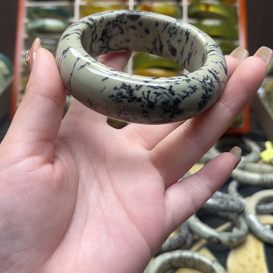 无***常和田玉未镶嵌手镯58.1圈口默认微瑕不退换